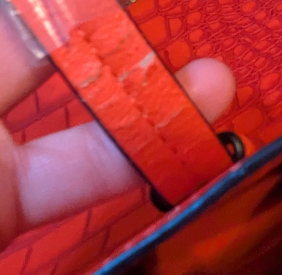 🩷💚🩷Red Faux Leather Tote With Wallet - Red (CALL OUTS) - Picture 11 of 12